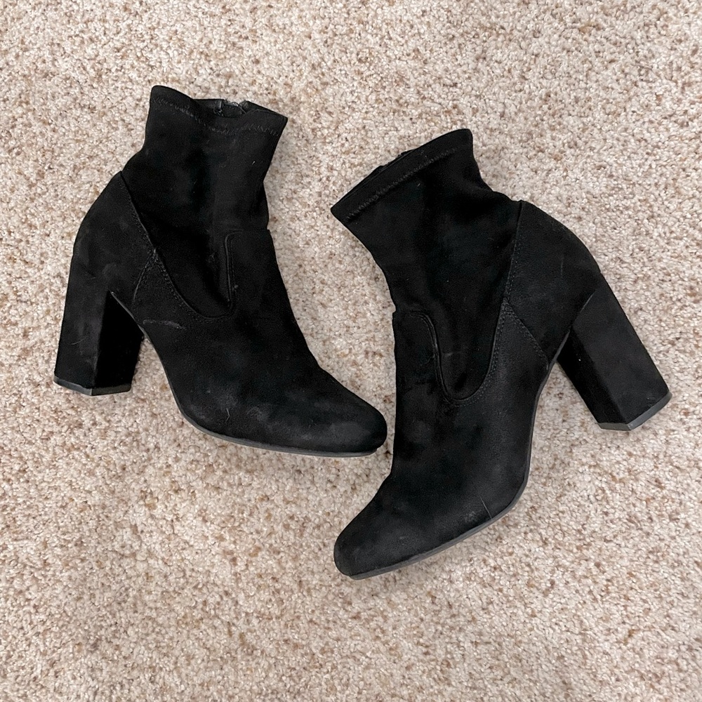 🤩FREE W/ PURCHASE Suede black booties